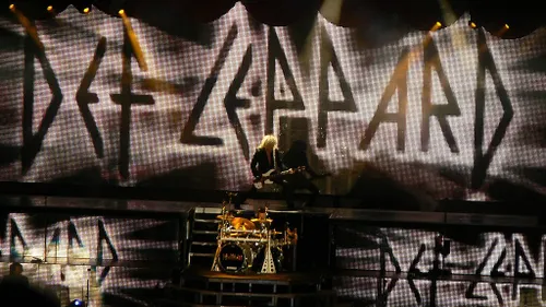 Def Leppard publie un album de reprises en mode symphonique 