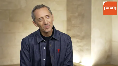 "Reste un peu" : Gad Elmaleh parle de son émerveillement pour les...