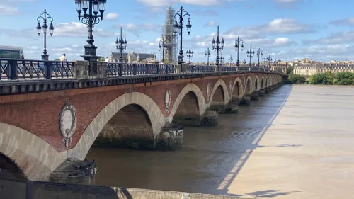 Bordeaux : gros chantier  en vue pour le pont de pierre