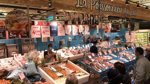 Extra fraîcheur et poissons locaux à la poissonnerie d’Auchan de...