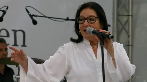 Une chanson de Nana Mouskouri s’offre une seconde vie grâce à...