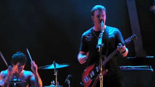 Josh Homme annule 8 dates européennes de QOTSA