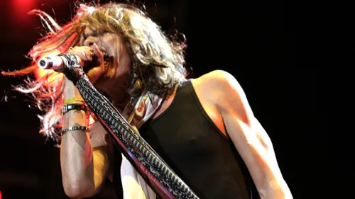 Steven Tyler d’Aerosmith remonte sur scène (vidéo)