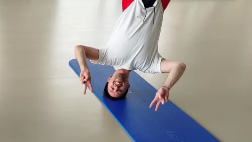 VIDÉO. On prend soin de vous sur Vibration : on a testé le Fly Yoga ! 