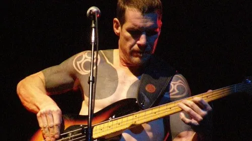 Tim Commerford, bassiste de Rage Against The Machine, révèle son...