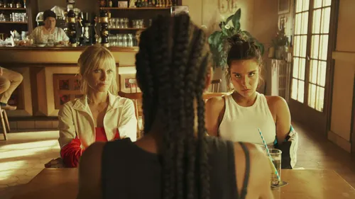 "Voleuses" : un film d’action au féminin "badass" et drôle sur Netflix