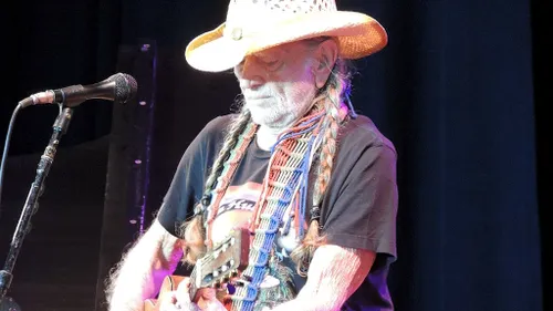Willie Nelson fêtera ses 90 ans avec un nombre impressionnant de rock stars