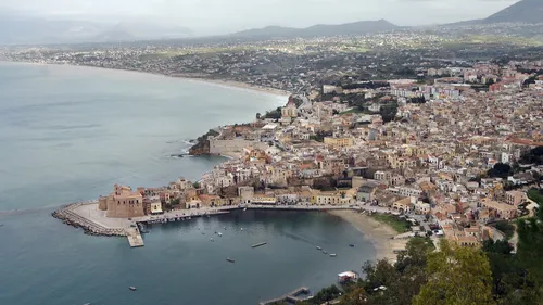 Italie : un projet de pont controversé reliant la Sicile au...