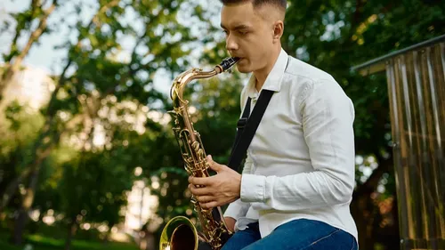 Engager un saxophoniste pour une soirée privée