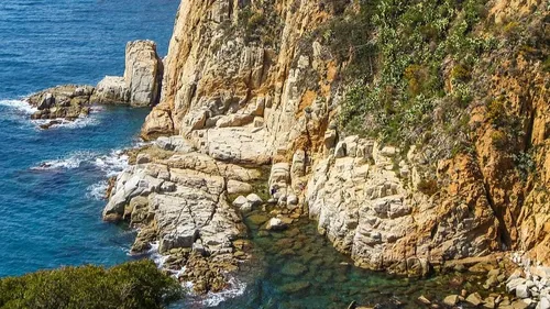 Espagne : tombée d’une falaise, elle s’accroche à des racines 20...