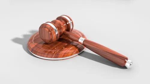 Condamnée pour harcèlement après avoir forcé son ex-mari à écouter...