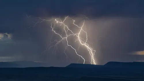 Vigilance orange aux orages en Gironde : plusieurs évènements annulés 