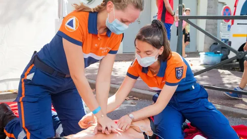Un pompier sauve deux fois la vie d'une même fille, à 12 ans...