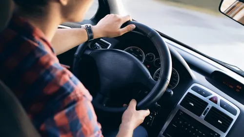 Minute conso : ce bouton dans votre voiture pour économiser du...