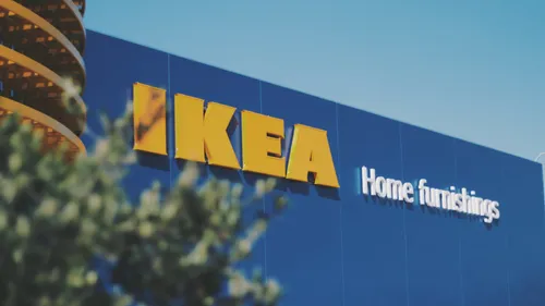 "C'est pas vrai" : non, Ikea ne cherche pas à recruter que des...