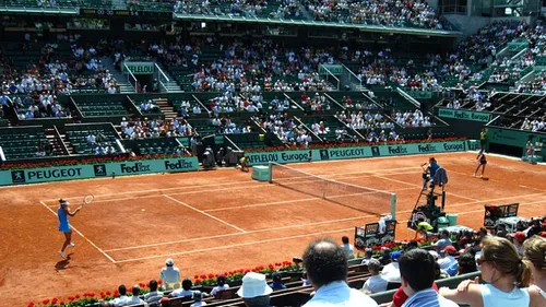 Vous aussi, venez jouer au tennis sur les courts de Roland-Garros !
