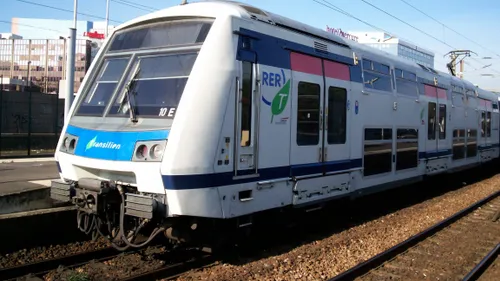 La bourde du CM du RER E en pleine galère de trains !