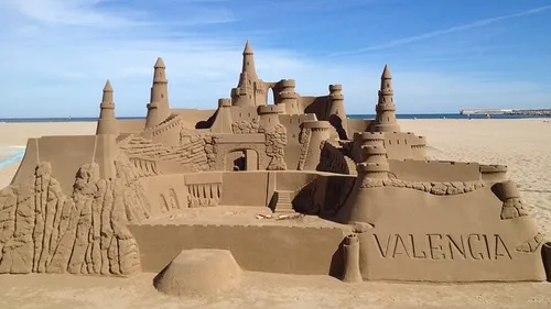 Espagne : faire un château de sable à la plage coûte 130€