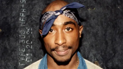 Le bandana emblématique de Tupac, les bottes de Nicki Minaj... Les...