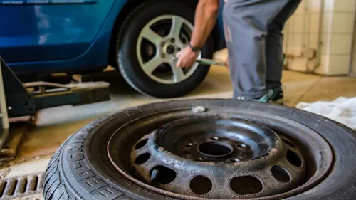 Le dernier défi TikTok : ôter les écrous de roues d’une voiture, et...