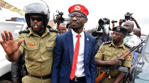 Ouganda : le chef de l’opposition Bobi Wine blessé par une grenade...