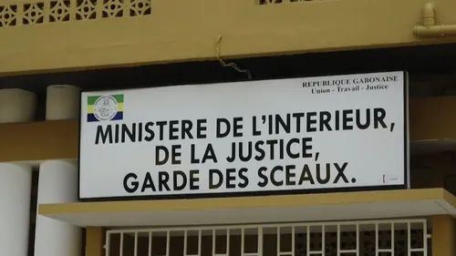  Gabon: Le ministre de la Justice ordonne le retour en prison de 2...