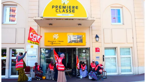 Des femmes de chambre d’un hôtel en grève à Suresnes : “On...