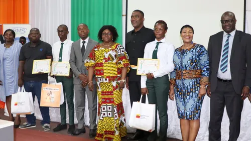 Côte d’ivoire : L’ONG EFODEV-CI récompense une soixantaine d’élèves 