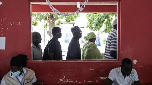 Sénégal : l'opposition et le camp présidentiel revendiquent la...