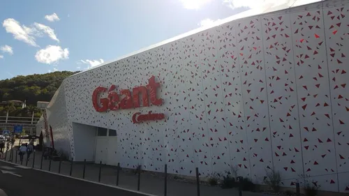 Intermarché et Auchan entrent en négociations exclusives avec Casino