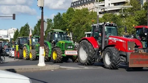 Les agriculteurs font entendre leur colère à Paris 