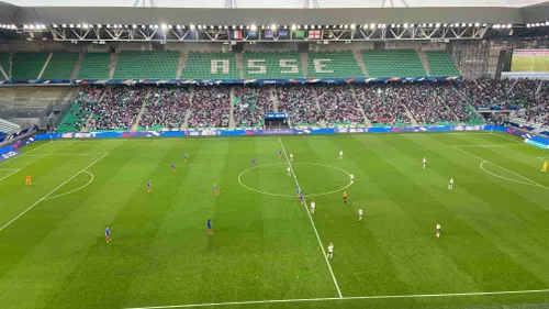 Foot féminin : l'Angleterre s'impose dans le Chaudron face aux Bleues