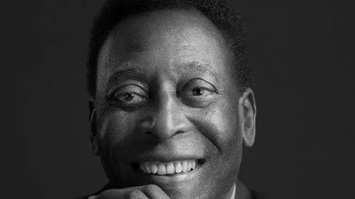 Décès de Pelé : les hommages se multiplient 