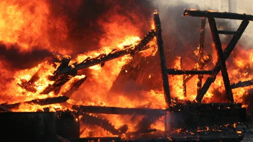 Une maison part en fumée à Renaison, un appel aux dons lancé