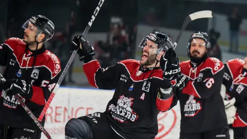 Hockey-sur-glace : « Je n'ai jamais vu ça » - à peine le temps de...