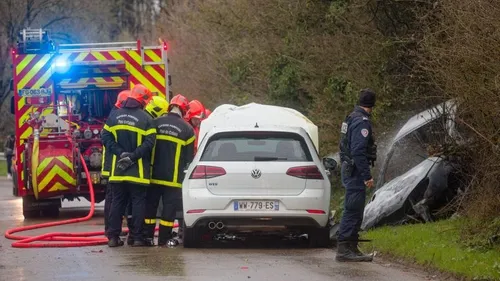 Pas-de-Calais : un jeune homme meurt piégé dans sa voiture en feu...