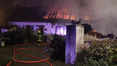Ames: Une maison et trois voitures dévastées par un incendie