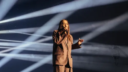 AMEL BENT "Tu l'aimes encore" (Live)