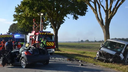 Cinq personnes blessées dans une collision frontale