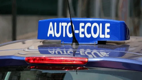 Auto-écoles : le permis de conduire à 17 ans laisse perplexe