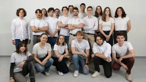 Des étudiants se lancent dans la construction d'une voiture de course.