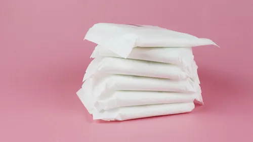 Précarité menstruelle : 6 distributeurs de protections périodiques...