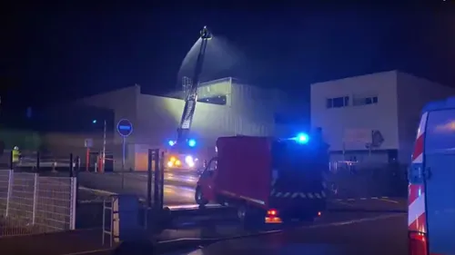 Important incendie au centre de tri des déchets Valodéa Arcavi de...
