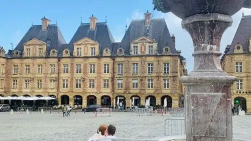 La place Ducale piétonne à Charleville-Mézières