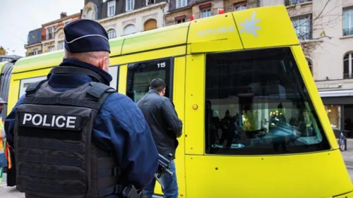 Il menace de faire sauter une bombe dans le tramway de Reims