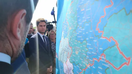 A Calais, le Premier Ministre annonce de l’argent en plus et une...