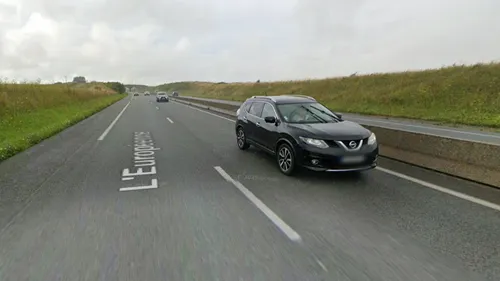 Une voiture percute un bus sur l'A16 ce mercredi, à hauteur de Frencq