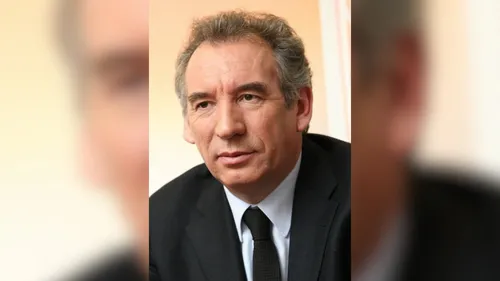 François Bayrou nommé Premier Ministre, Emmanuel Macron joue la...