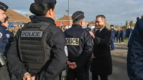 Calais : Gérald Darmanin annonce de nouveaux moyens et de nouvelles...