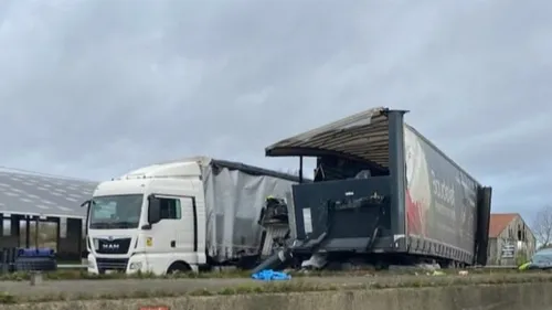 Gros accident sur l'A25 vers Bergues dans le sens Dunkerque - Lille